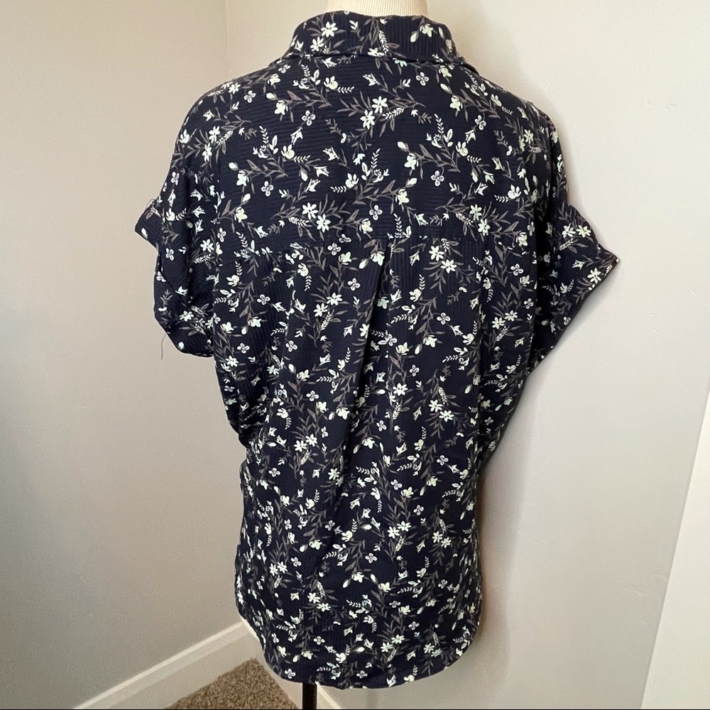 Hayden button down top - Picture 4 of 4
